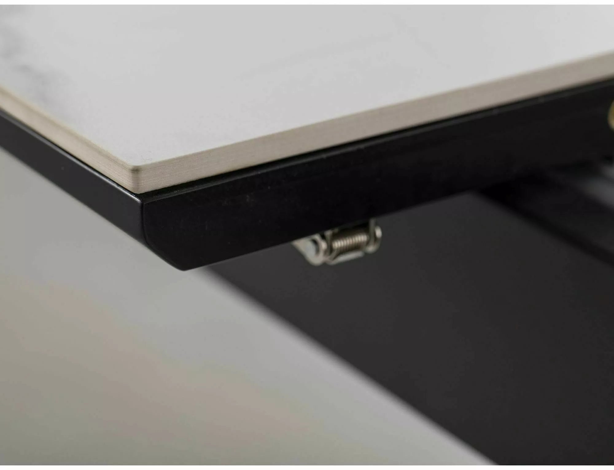 LOGAN Ceramic Spisebord